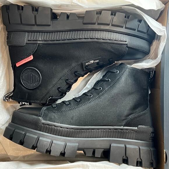 New In Box Palladium Revolt Hi Tx Women's Boots in Black Size 8.5 - Picture 1 of 7